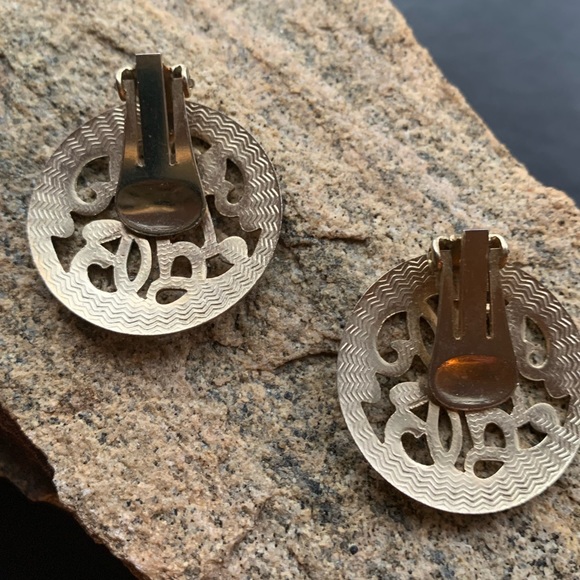 Vintage Round Gold Tone Clip On Earrings Costume Fashion Jewelry - Picture 5 of 5